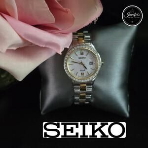 Seiko Women's Vintage V137-0AA0 Two-Toned Mother of Pearl Solar Watch